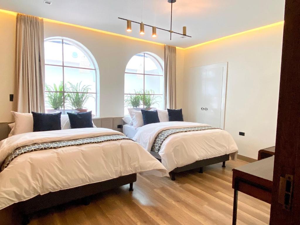 Wanderlot - Hotel Plaza Central Riobamba Bagian luar foto
