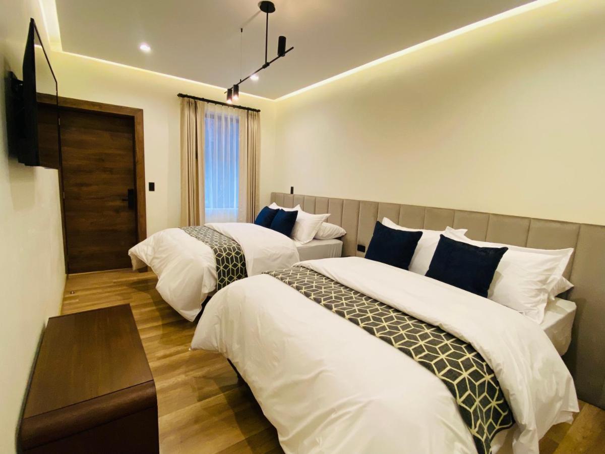 Wanderlot - Hotel Plaza Central Riobamba Bagian luar foto