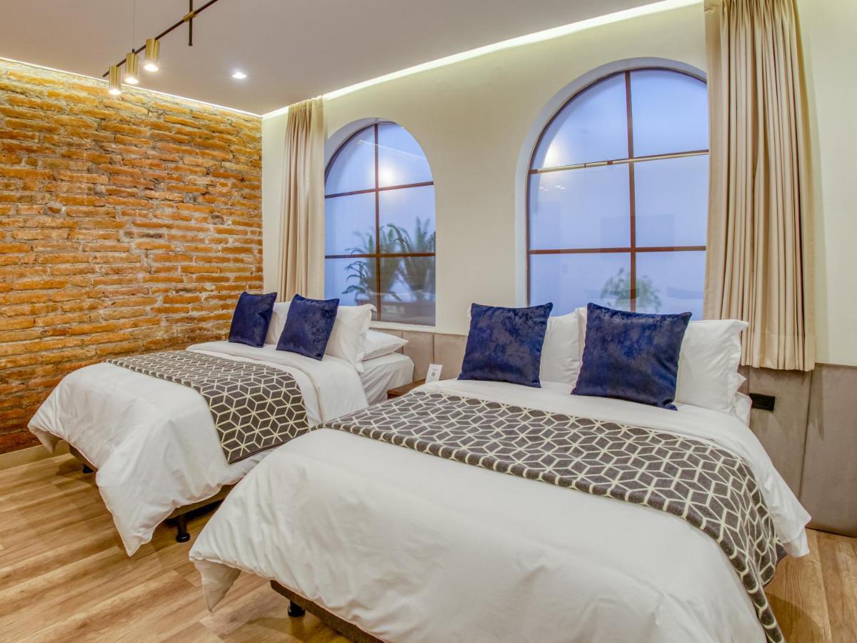 Wanderlot - Hotel Plaza Central Riobamba Bagian luar foto