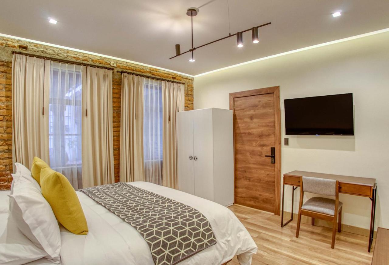 Wanderlot - Hotel Plaza Central Riobamba Bagian luar foto