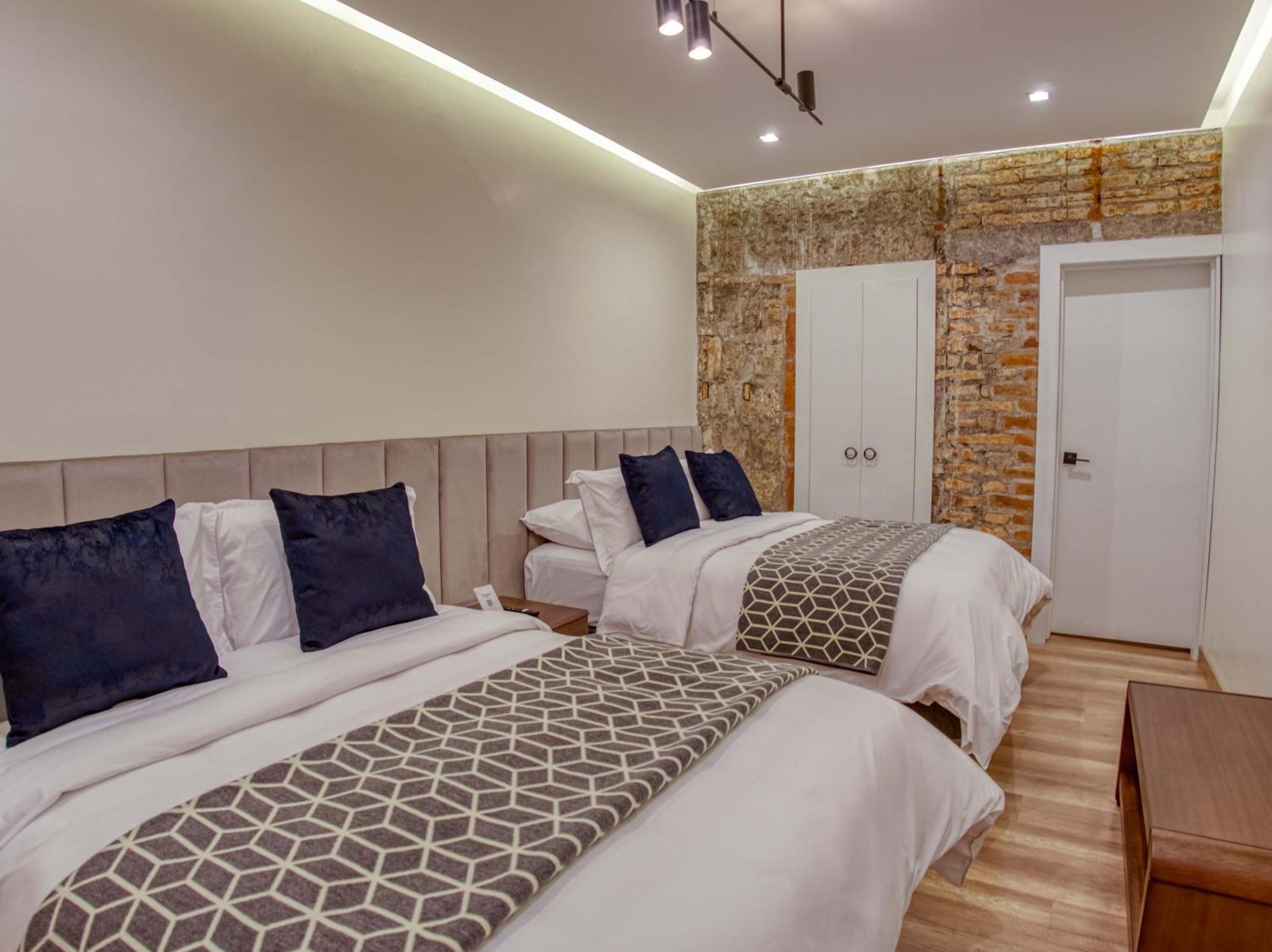 Wanderlot - Hotel Plaza Central Riobamba Bagian luar foto